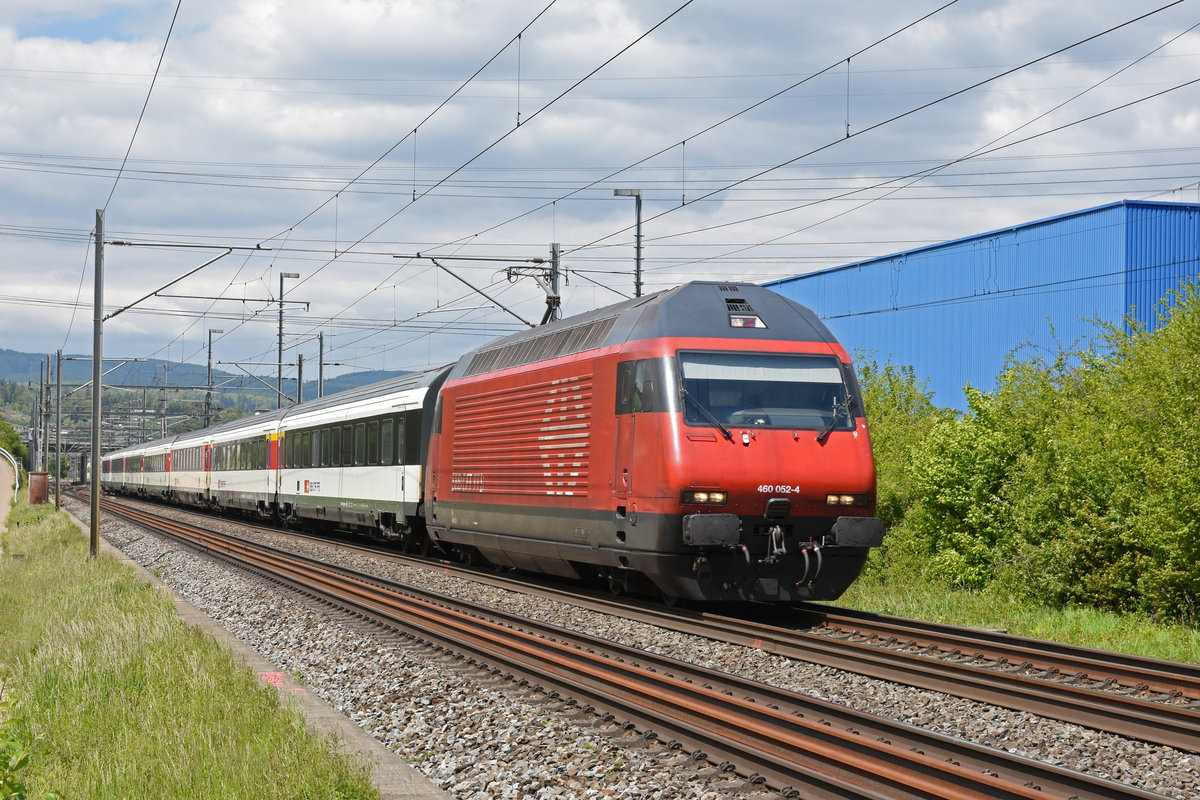 Re 460 052-4 fährt Richtung Bahnhof Itingen. Die Aufnahme stammt vom 15.05.2019.