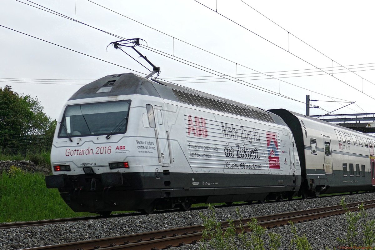 Re 460 052 mit Werbung für denn Gottardo 2016 Sponsor ABB, mit dem IR von Zürich nach Bern, am 14.5.2016 auf der NBS bei Hindelbank.