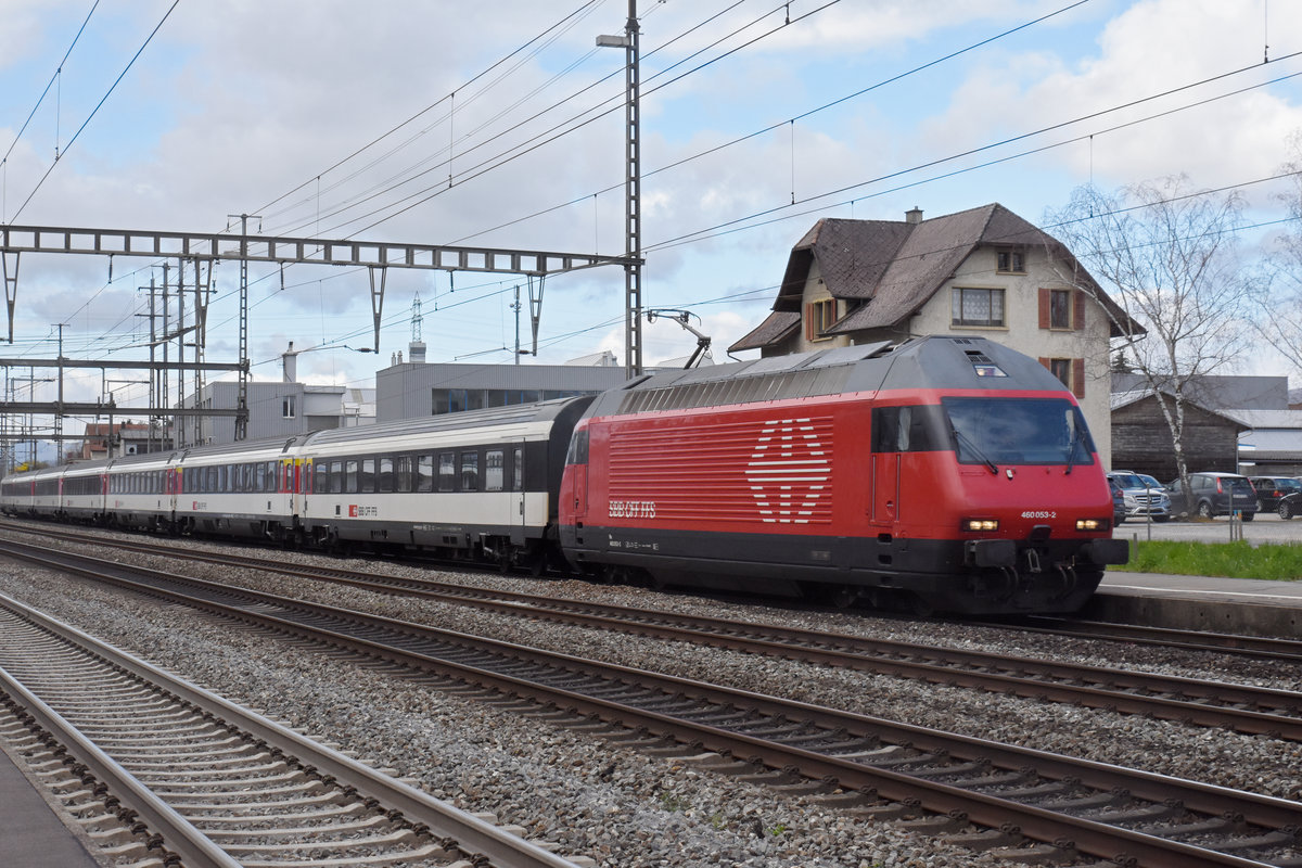 Re 460 053-2 durchfährt den Bahnhof Rupperswil. Die Aufnahme stammt vom 13.03.2020.