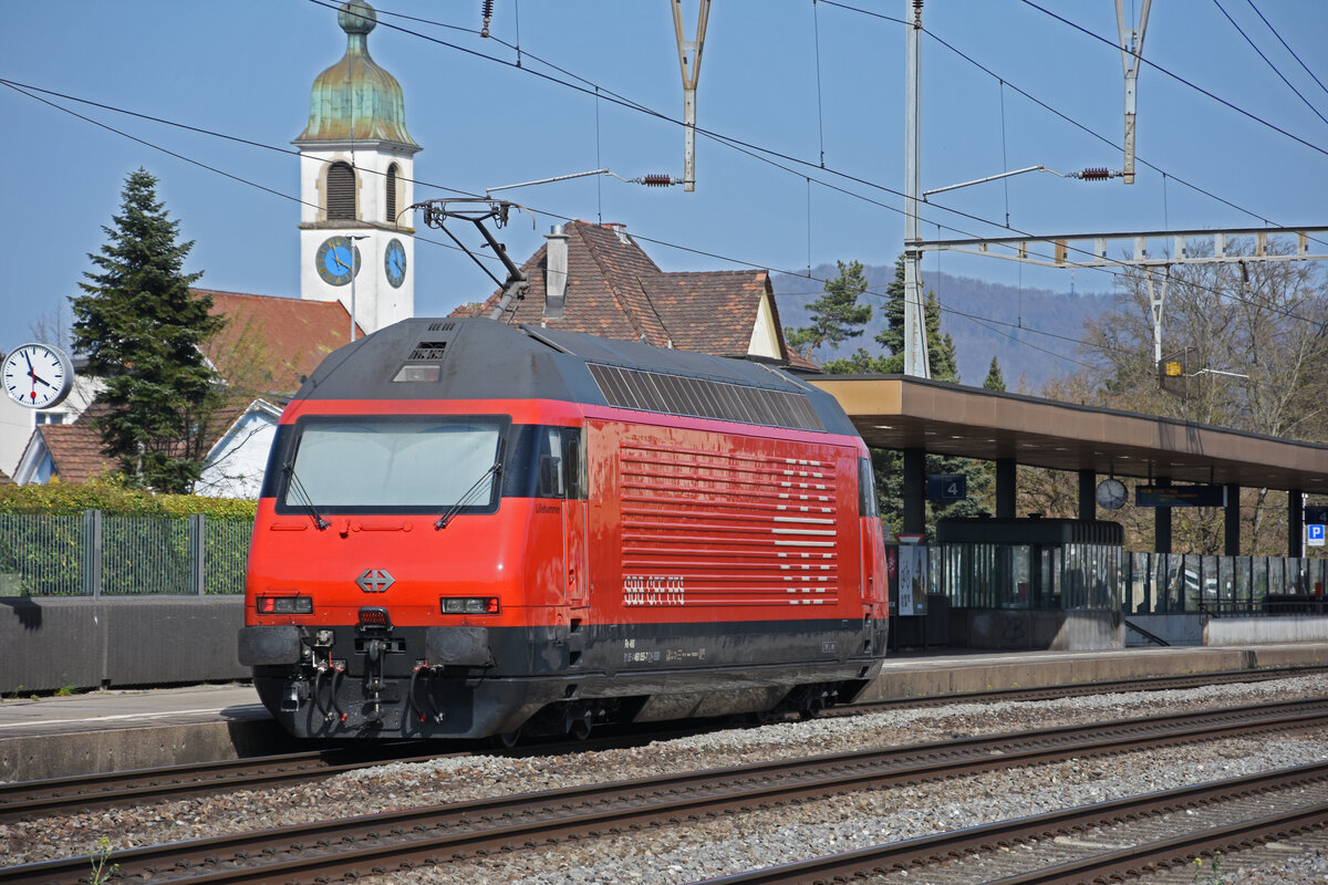 Re 460 055-7 durchfährt solo den Bahnhof Rupperswil. Die Aufnahme stammt vom 28.03.2022.