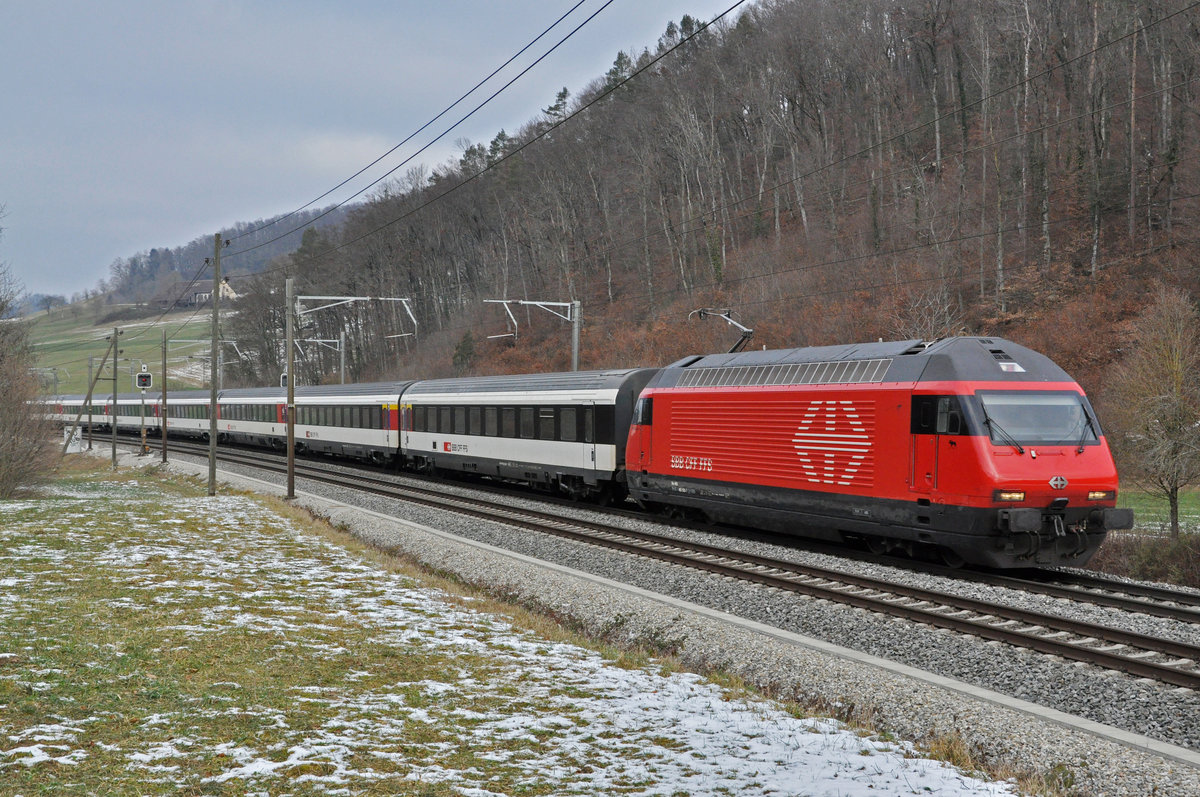 Re 460 055-7 fährt Richtung Bahnhof Tecknau. Die Aufnahme stammt vom 11.01.2021.