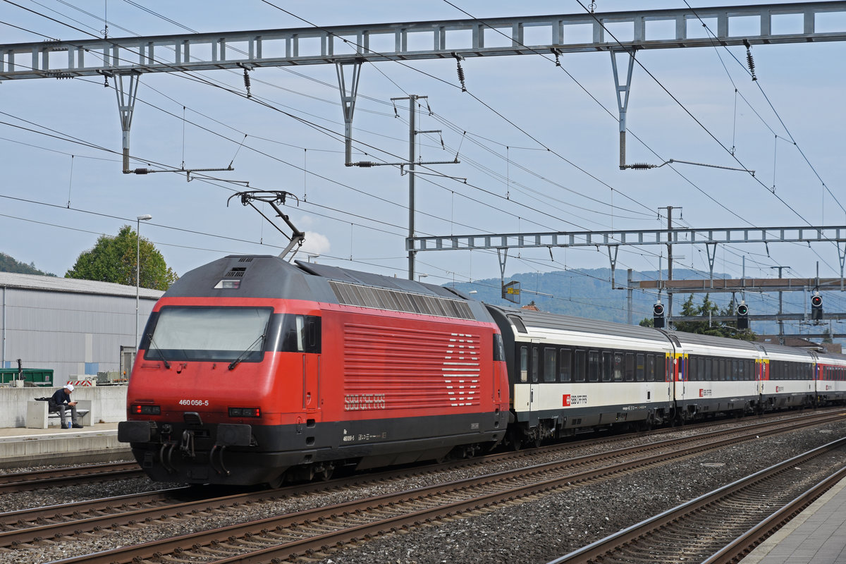 Re 460 056-5, durchfährt den Bahnhof Rothrist. Die Aufnahme stammt vom 16.09.2018.