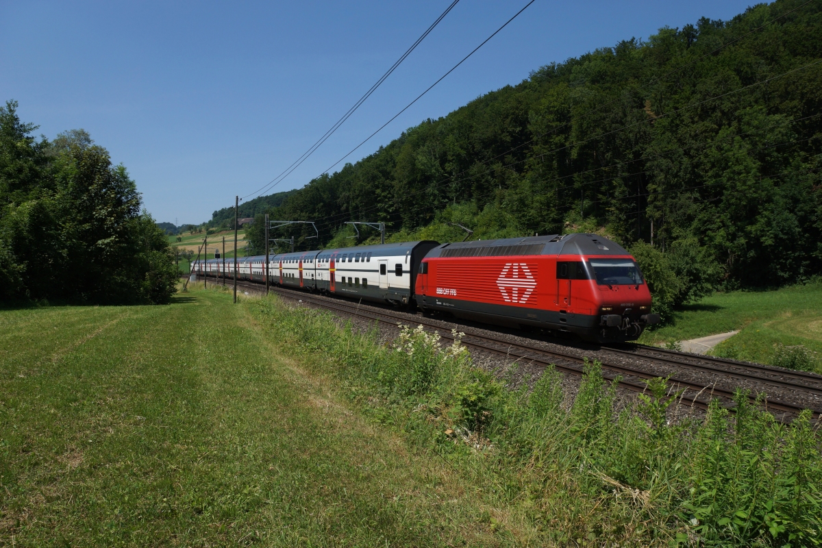 Re 460 059-9 nhert sich am 16.07.2013 Tecknau.