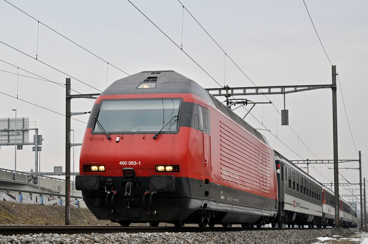 Re 460 063-1 fährt Richtung Bahnhof SBB. Die Aufnahme stammt vom 01.03.2018.