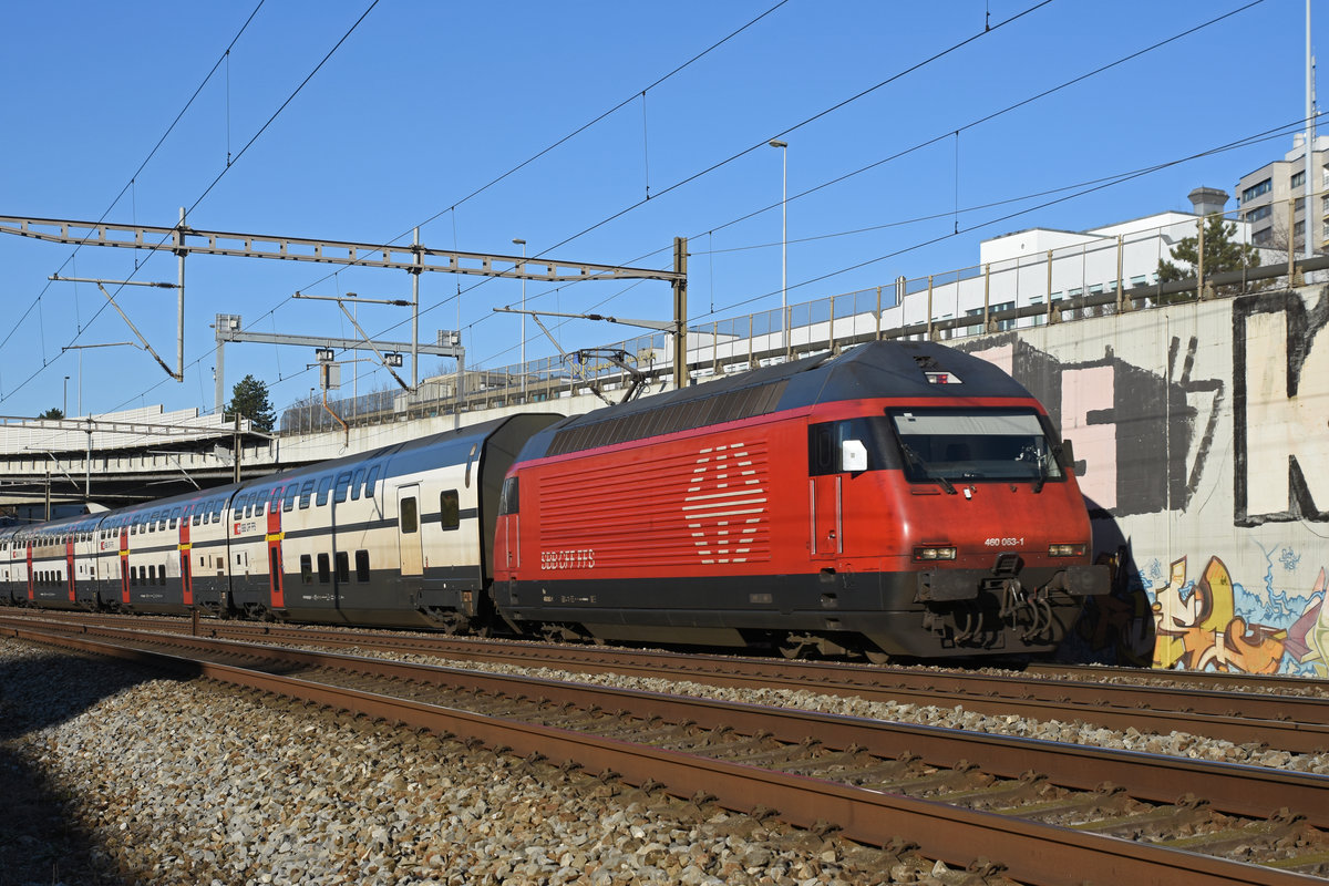 Re 460 063-1 fährt Richtung Bahnhof Muttenz. Die Aufnahme stammt vom 03.01.2019.