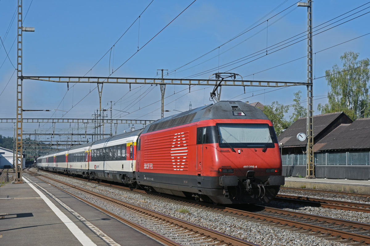 Re 460 066-4 durchfährt den Bahnhof Rupperswil. Die Aufnahme stammt vom 03.09.2019.