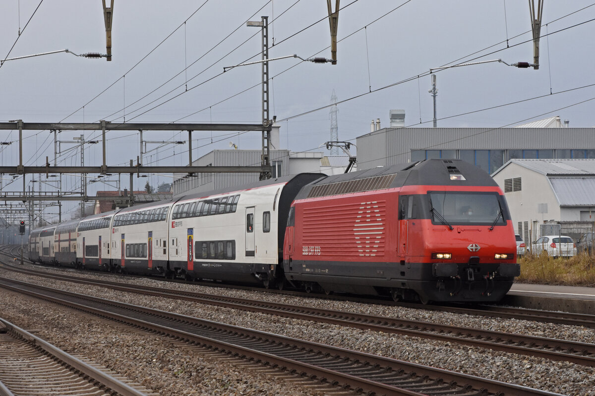 Re 460 066-4 durchfährt den Bahnhof Rupperswil. Die Aufnahme stammt vom 04.02.2022.