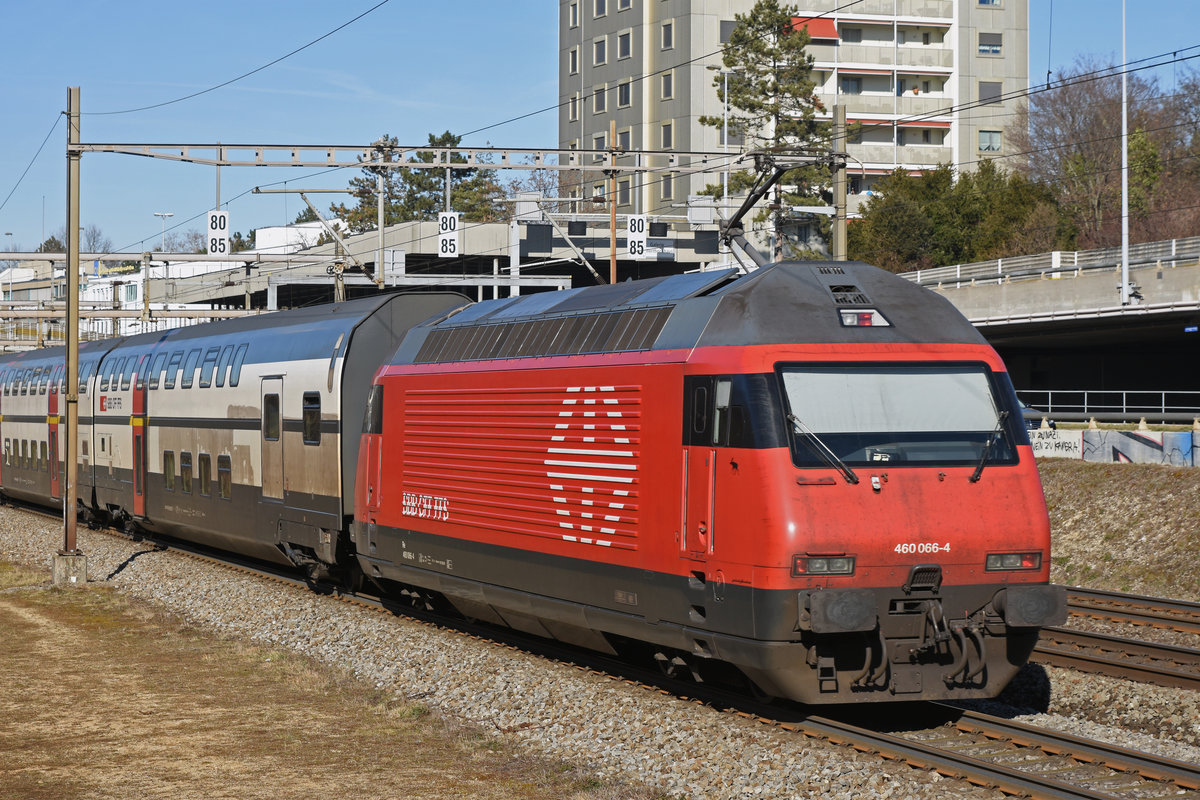 Re 460 066-4 fährt Richtung Bahnhof SBB. Die Aufnahme stammt vom 17.02.2019.