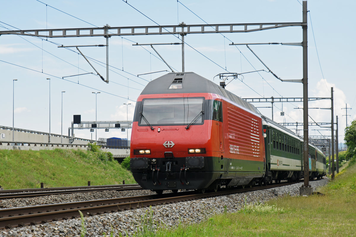 Re 460 068-0 fährt Richtung Bahnhof SBB. Die Aufnahme stammt vom 21.05.2018.