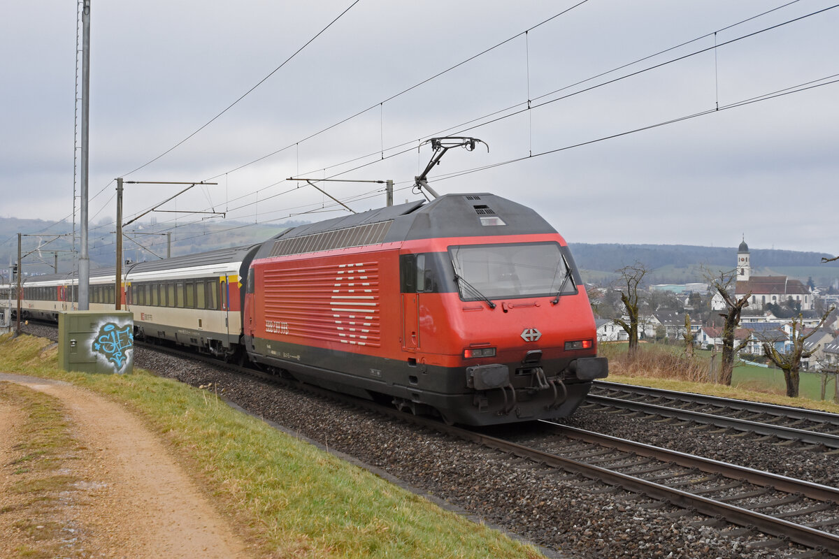 Re 460 068-0 fährt Richtung Bahnhof Frick. Die Aufnahme stammt vom 28.01.2022.