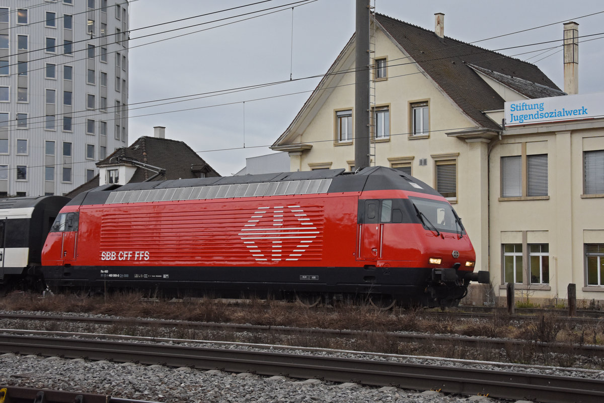 Re 460 069-8 durchfährt den Bahnhof Pratteln. Die Aufnahme stammt vom 26.01.2021.