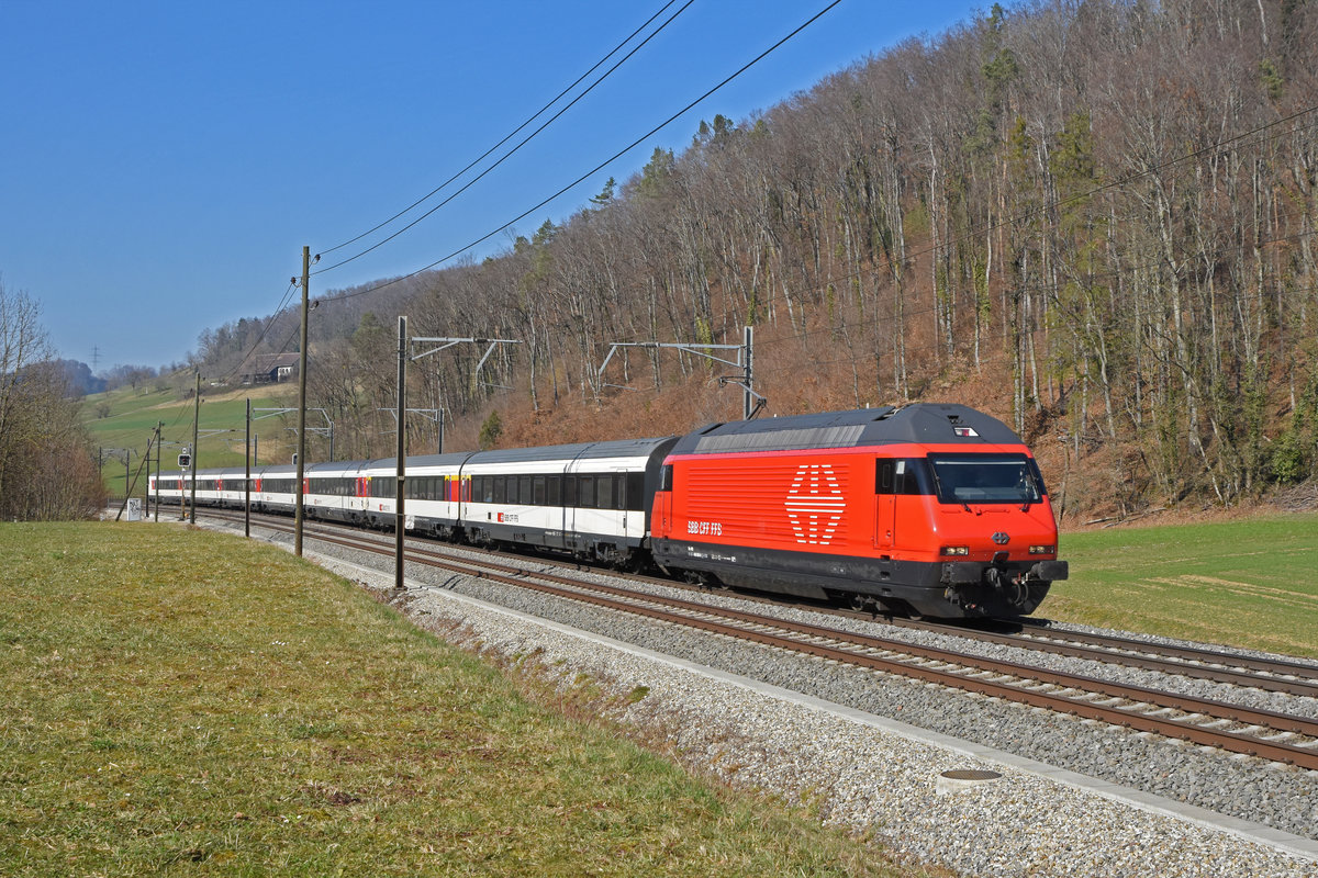Re 460 069-8 fährt Richtung Bahnhof Tecknau. Die Aufnahme stammt vom 01.03.2021.