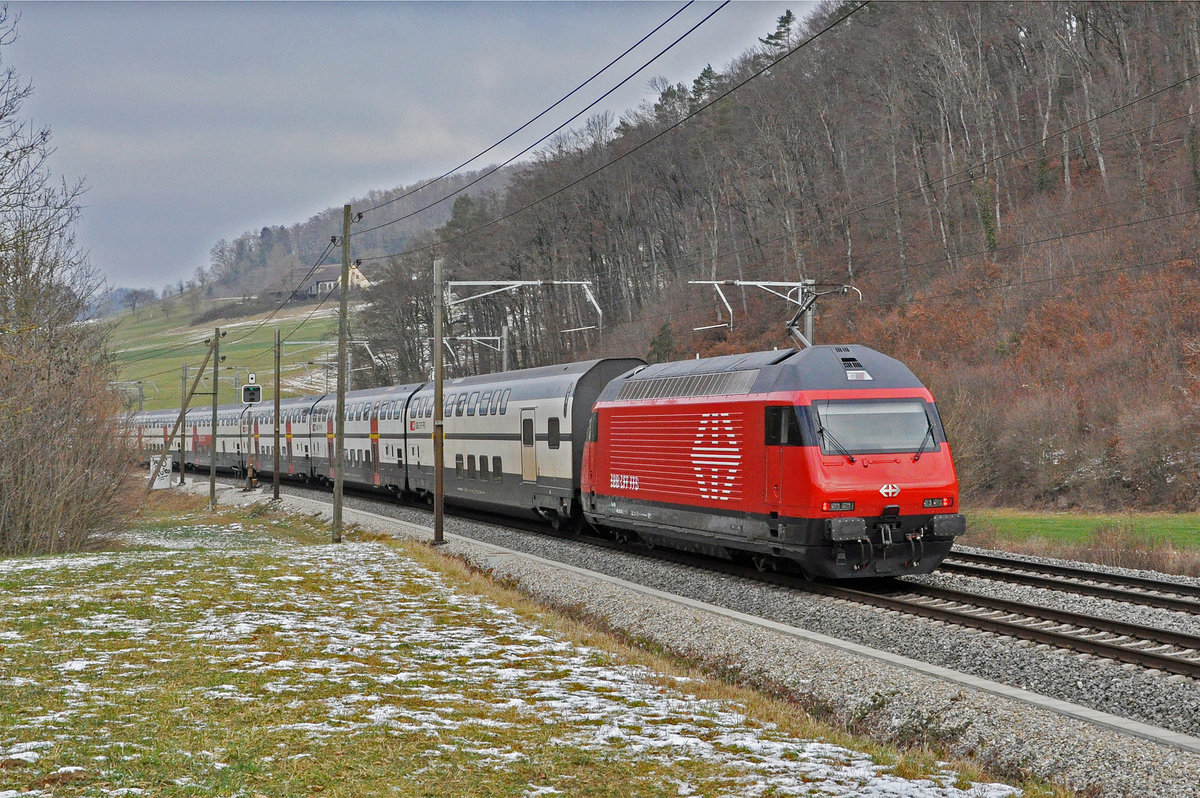 Re 460 073-0 fährt Richtung Bahnhof Gelterkinden. Die Aufnahme stammt vom 11.01.2021.