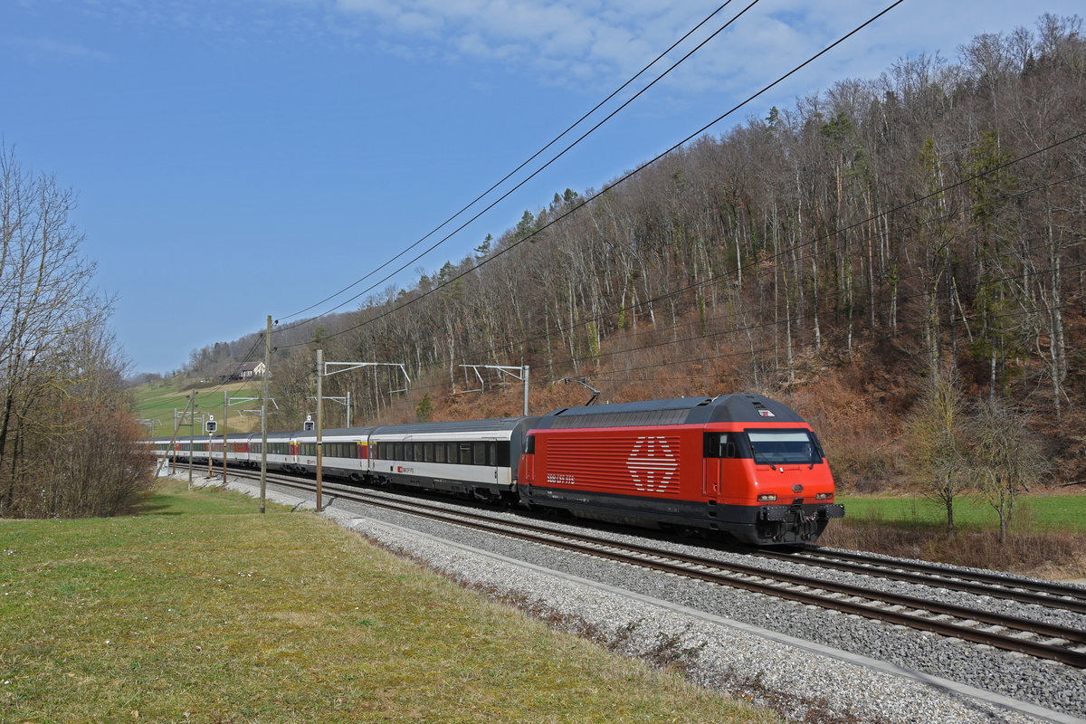 Re 460 073-0 fährt Richtung Bahnhof Tecknau. Die Aufnahme stammt vom 26.02.2021.