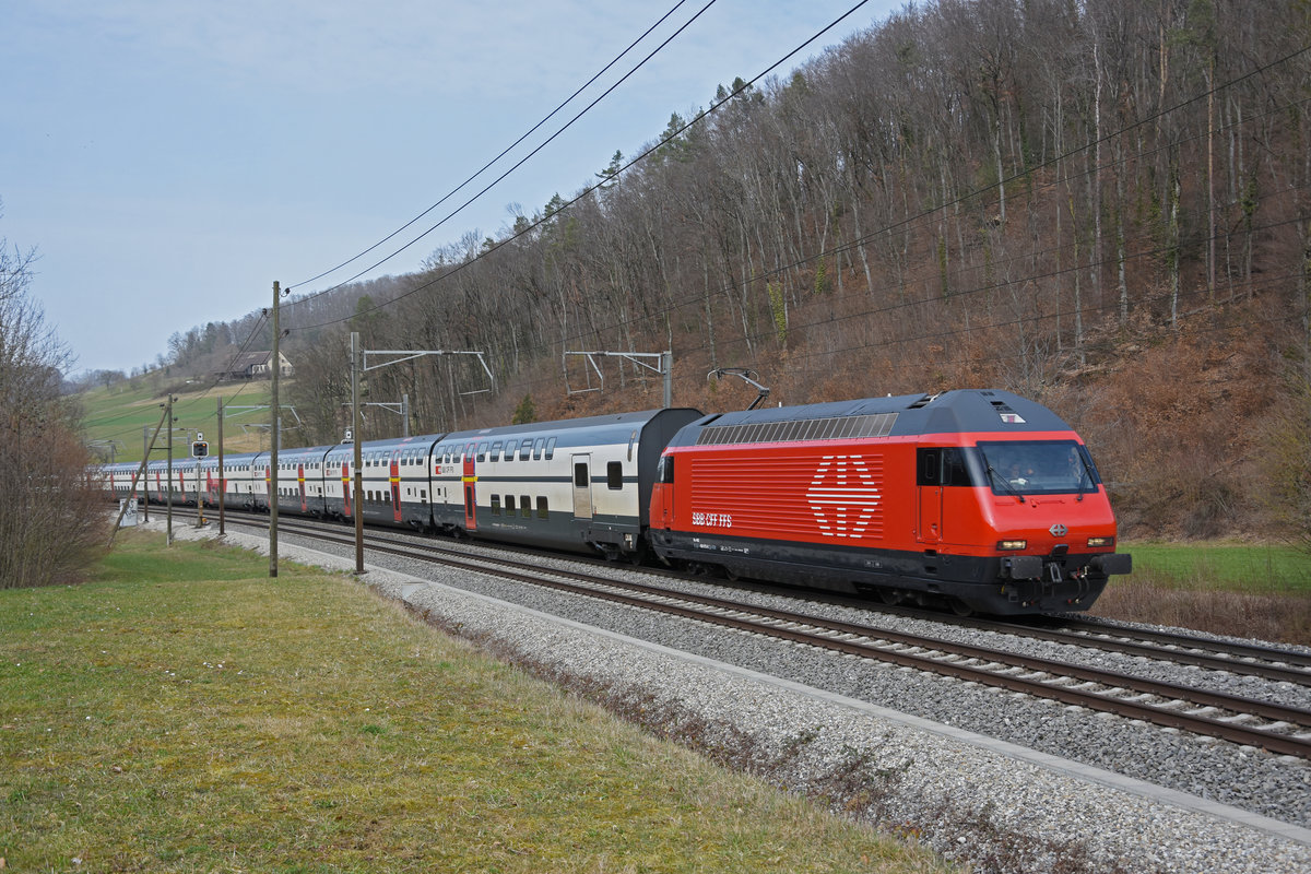 Re 460 073-0 fährt Richtung Bahnhof Tecknau. Die Aufnahme stammt vom 26.02.2021.