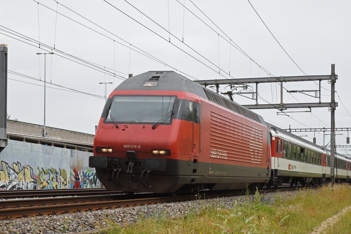 Re 460 074-8 fährt Richtung Bahnhof SBB. Die Aufnahme stammt vom 14.06.2019.