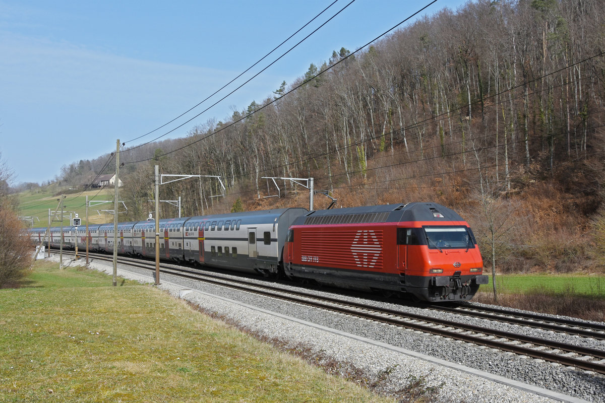 Re 460 075-5 fährt Richtung Bahnhof Tecknau. Die Aufnahme stammt vom 26.02.2021.