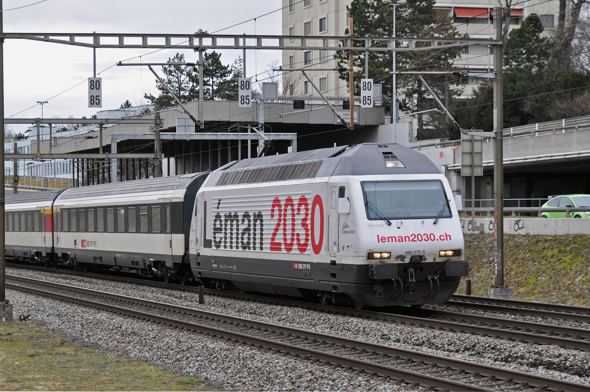 Re 460 075-5, mit der Léman 2030 Werbung, fährt Richtung Bahnhof Muttenz. Die Aufnahme stammt vom 28.12.2017.
