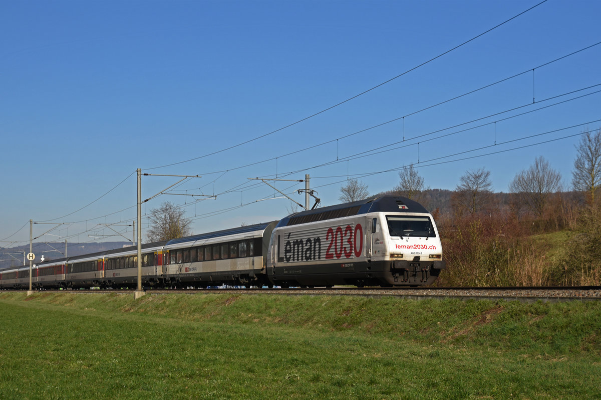 Re 460 075-5 mit der Léman 2030 Werbung, fährt Richtung Bahnhof Sissach. Die Aufnahme stammt vom 21.03.2019.