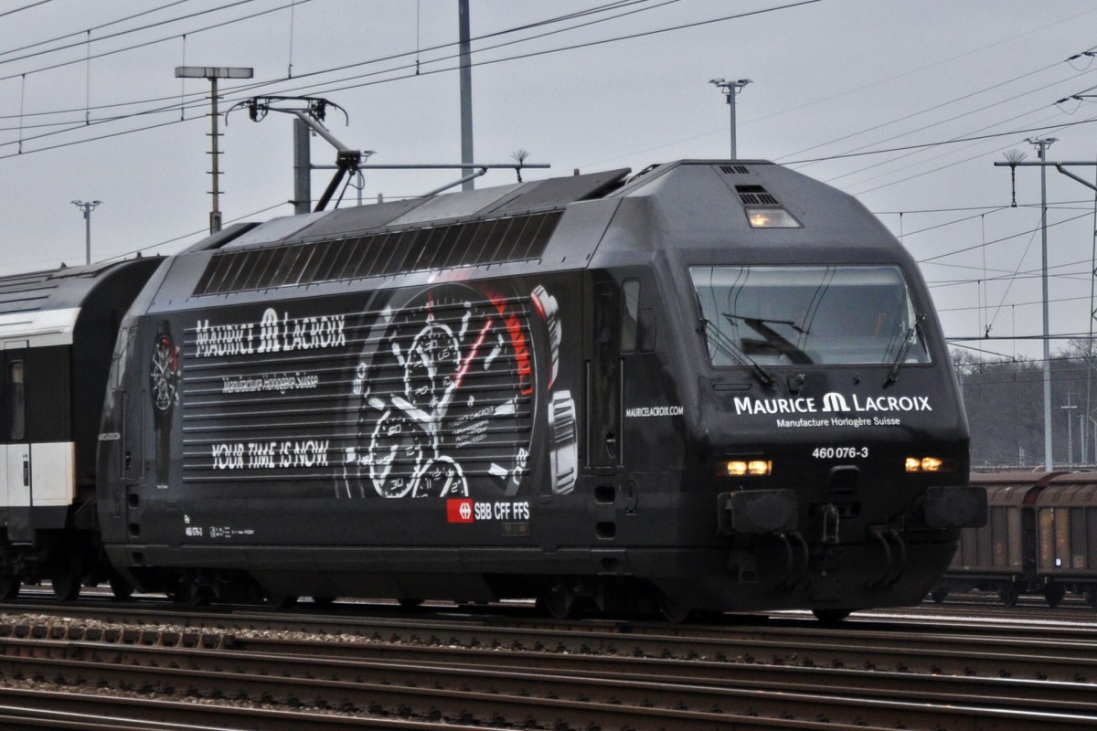 Re 460 076-3 mit der Mawrice Lacroit Werbung durchfährt den Bahnhof Muttenz. Die Aufnahme stammt vom 22.01.2014.