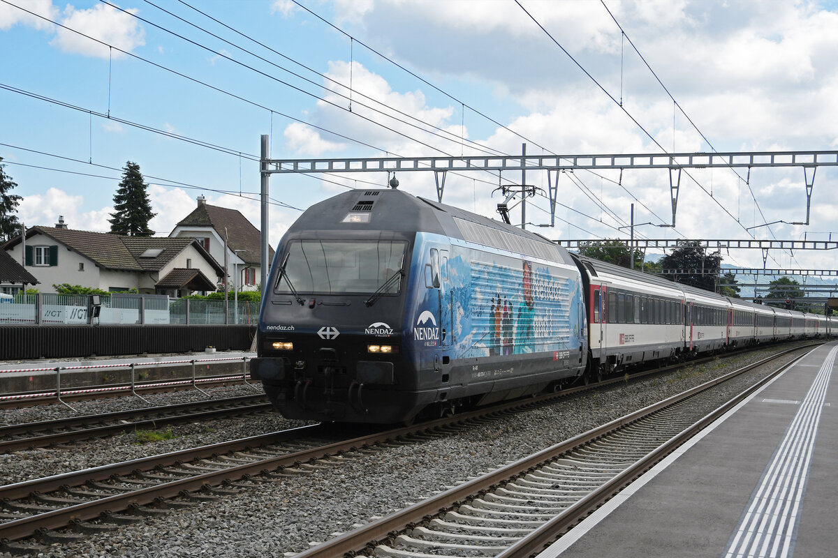 Re 460 078-9 durchfährt am 10.06.2024 den Bahnhof Rupperswil.