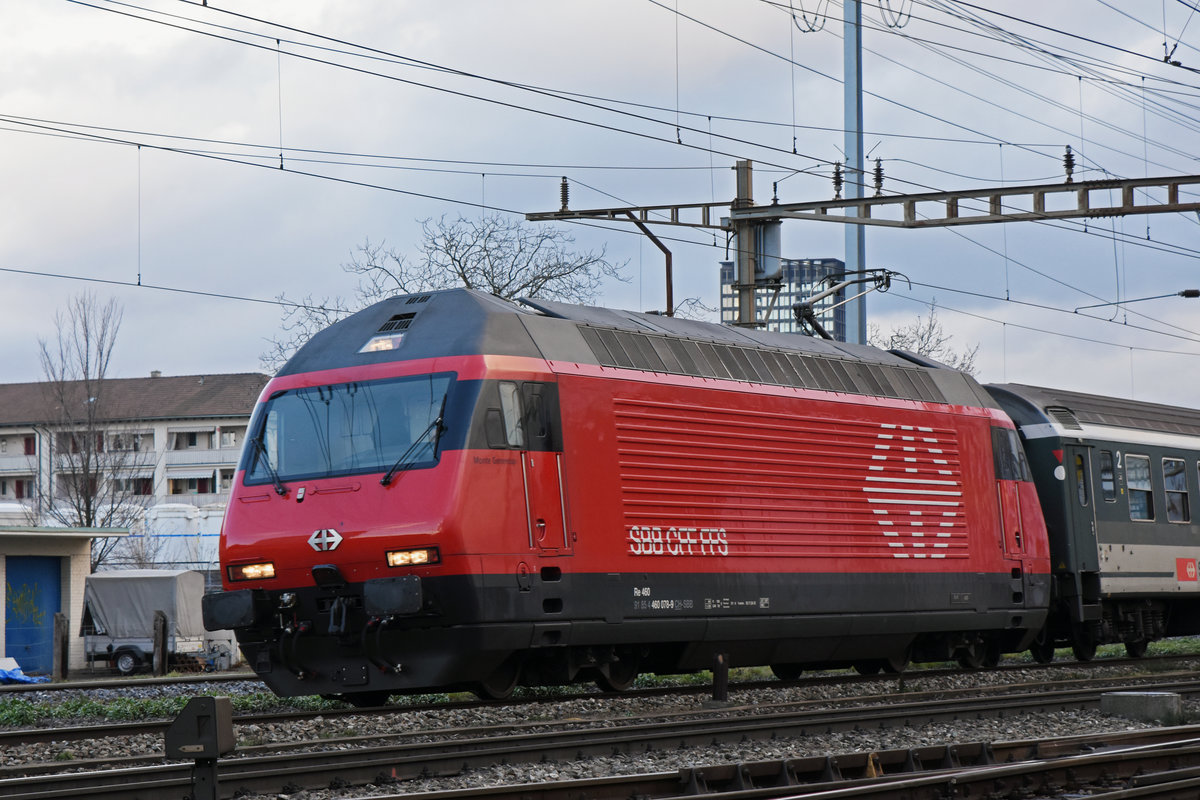 Re 460 078-9 durchfährt den Bahnhof Pratteln. Die Aufnahme stammt vom 08.01.2019.