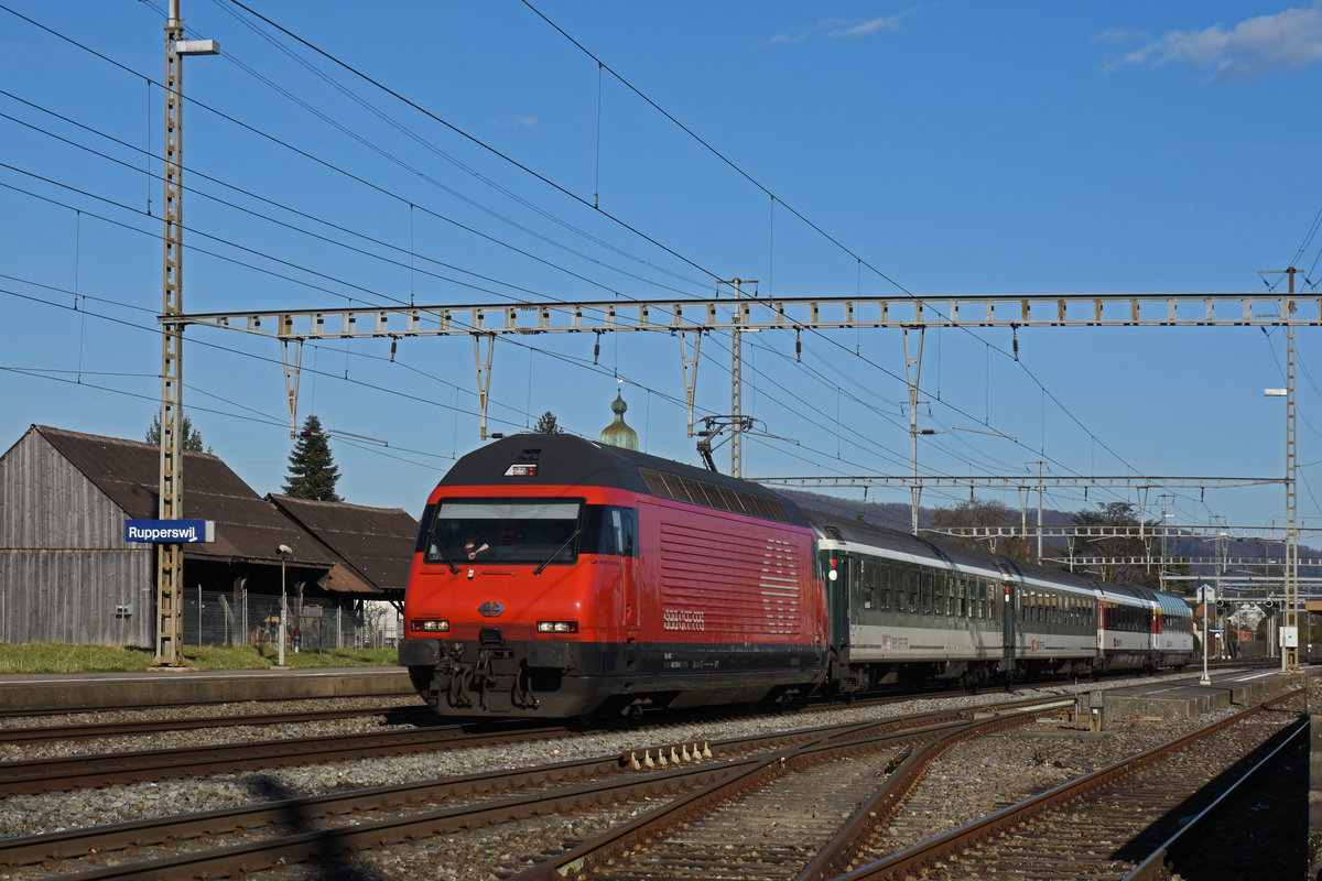 Re 460 078-9 durchfährt den Bahnhof Rupperswil. Die Aufnahme stammt vom 24.02.2020.