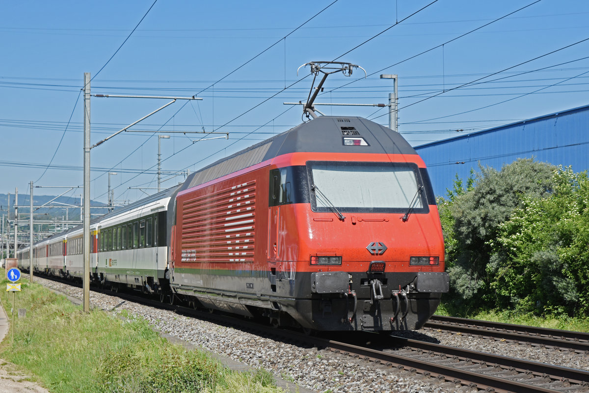 Re 460 078-9 fährt Richtung Bahnhof Lausen. Die Aufnahme stammt vom 19.05.2020.