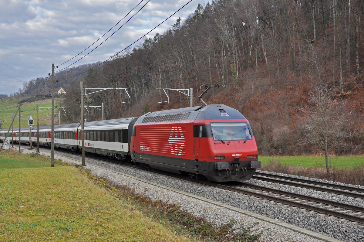 Re 460 079-7 fährt Richtung Bahnhof Gelterkinden. Die Aufnahme stammt vom 19.12.2020.