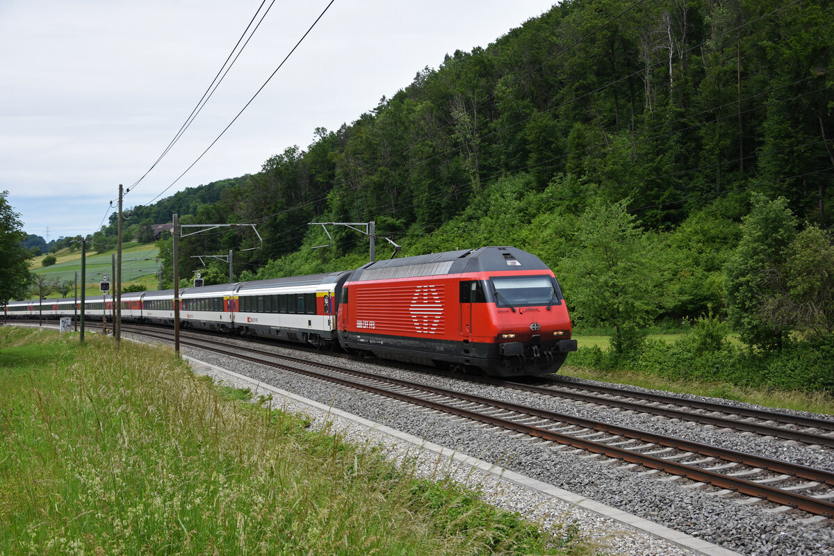 Re 460 080-5 fährt Richtung Bahnhof Tecknau. Die Aufnahme stammt vom 28.05.2022.