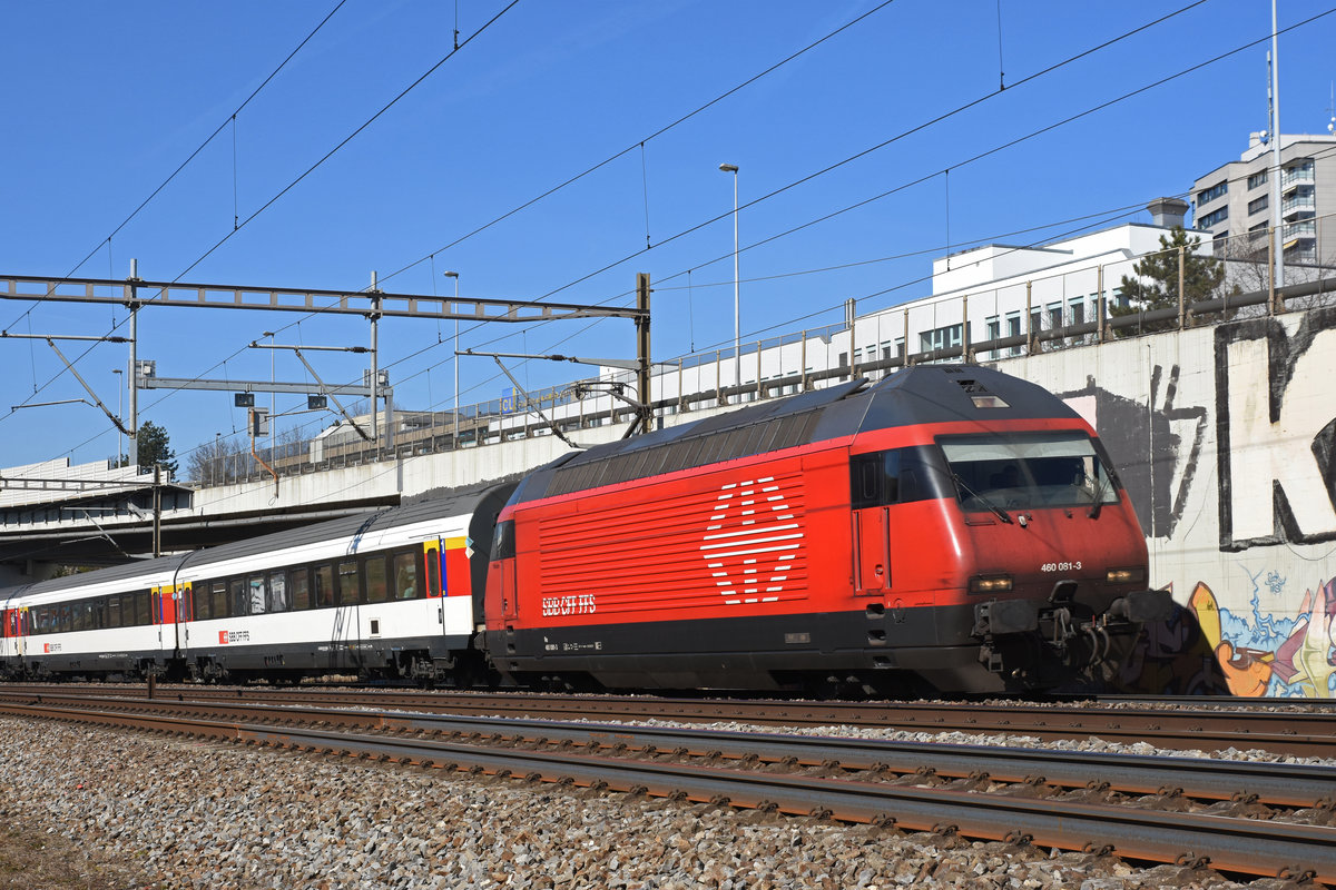 Re 460 081-3 fährt Richtung Bahnhof Muttenz. Die Aufnahme stammt vom 27.02.2019.
