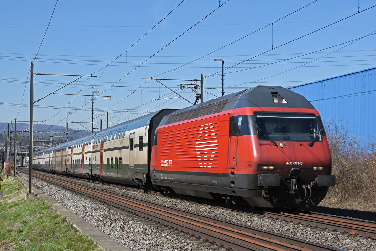 Re 460 081-3 fährt Richtung Bahnhof Itingen. Die Aufnahme stammt vom 21.03.2019.