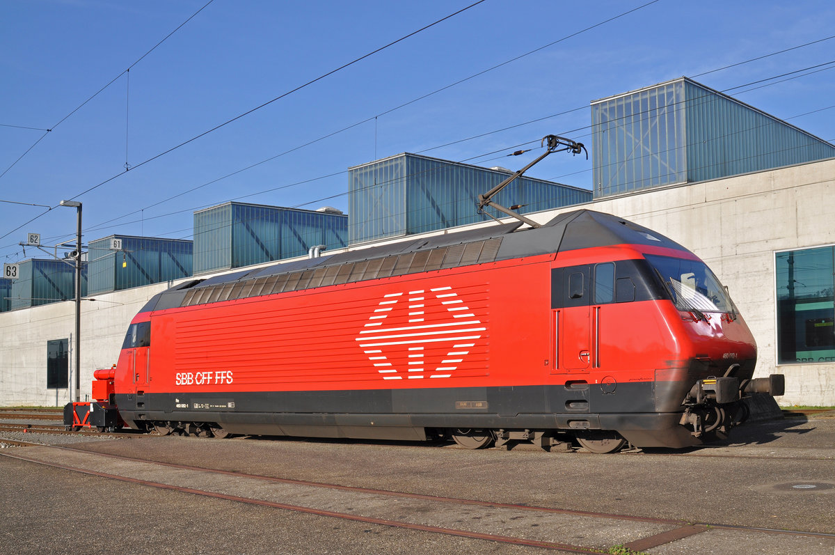 Re 460 082-1 steht beim Lok Depot hinter dem Bahnhof SBB. Die Aufnahme stammt vom 30.11.2016.