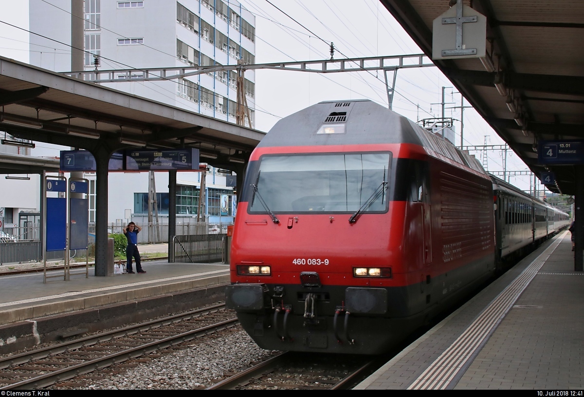 Re 460 083-9 als IR 1968 (IR 36) von Zürich HB (CH) nach Basel SBB (CH) durchfährt den Bahnhof Pratteln (CH) auf Gleis 4.
[10.7.2018 | 12:41 Uhr]