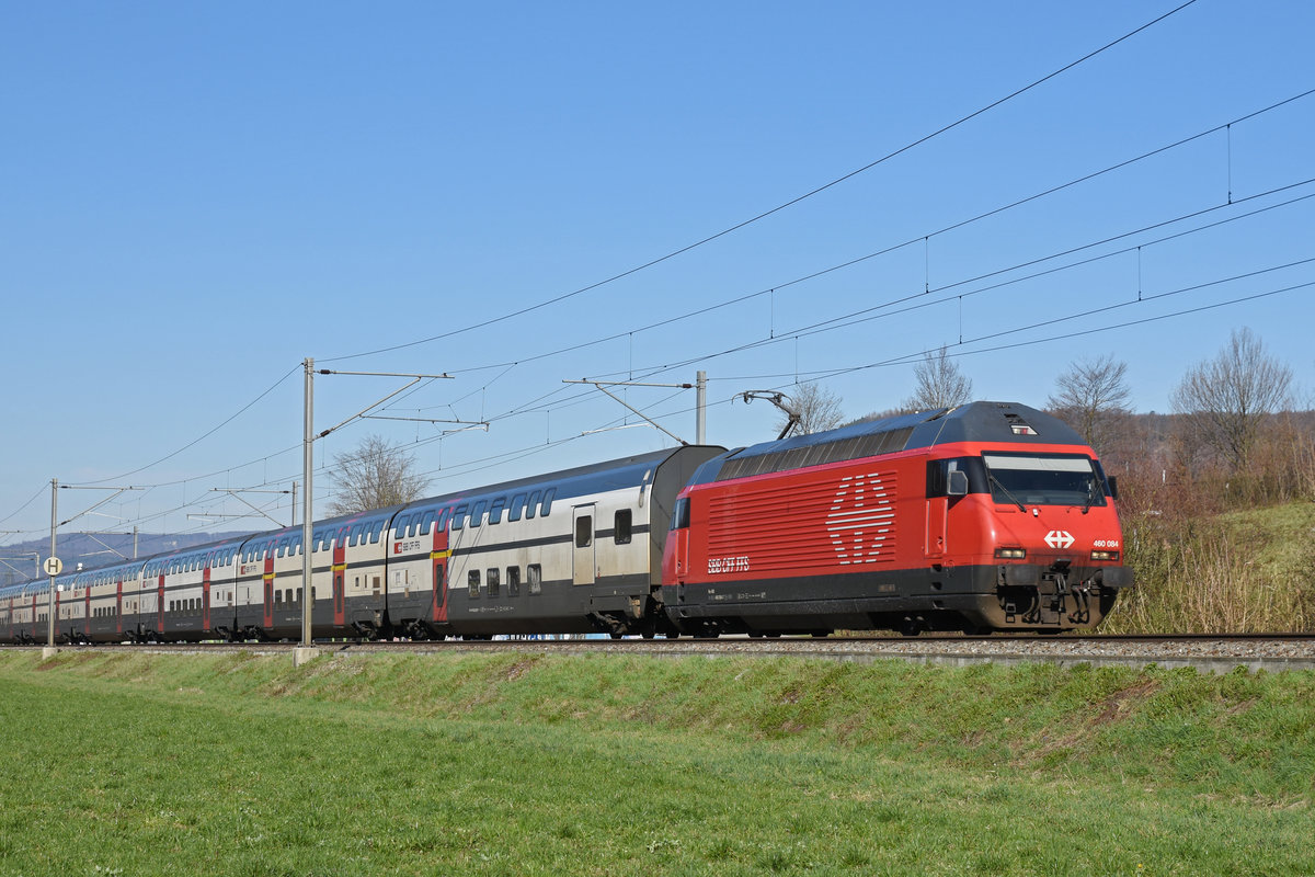 Re 460 084-7 fährt Richtung Bahnhof Sissach. Die Aufnahme stammt vom 21.03.2019.