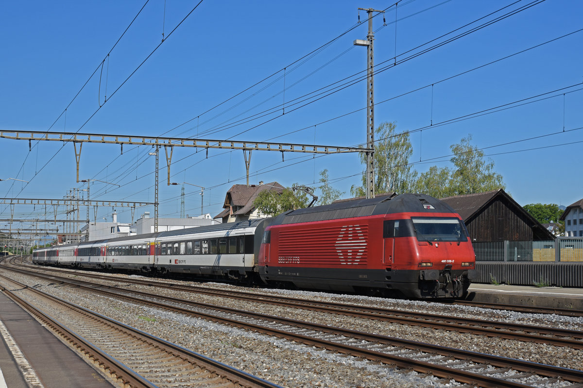 Re 460 086-2 durchfährt den Bahnhof Rupperswil. Die Aufnahme stammt vom 24.06.2020.