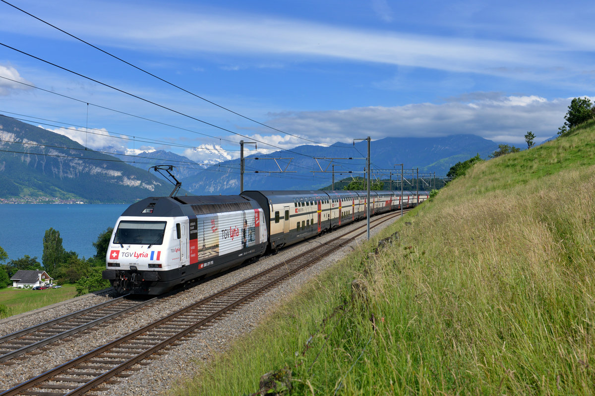 Re 460 086 mit einem IC am 20.06.2016 bei Einigen. 