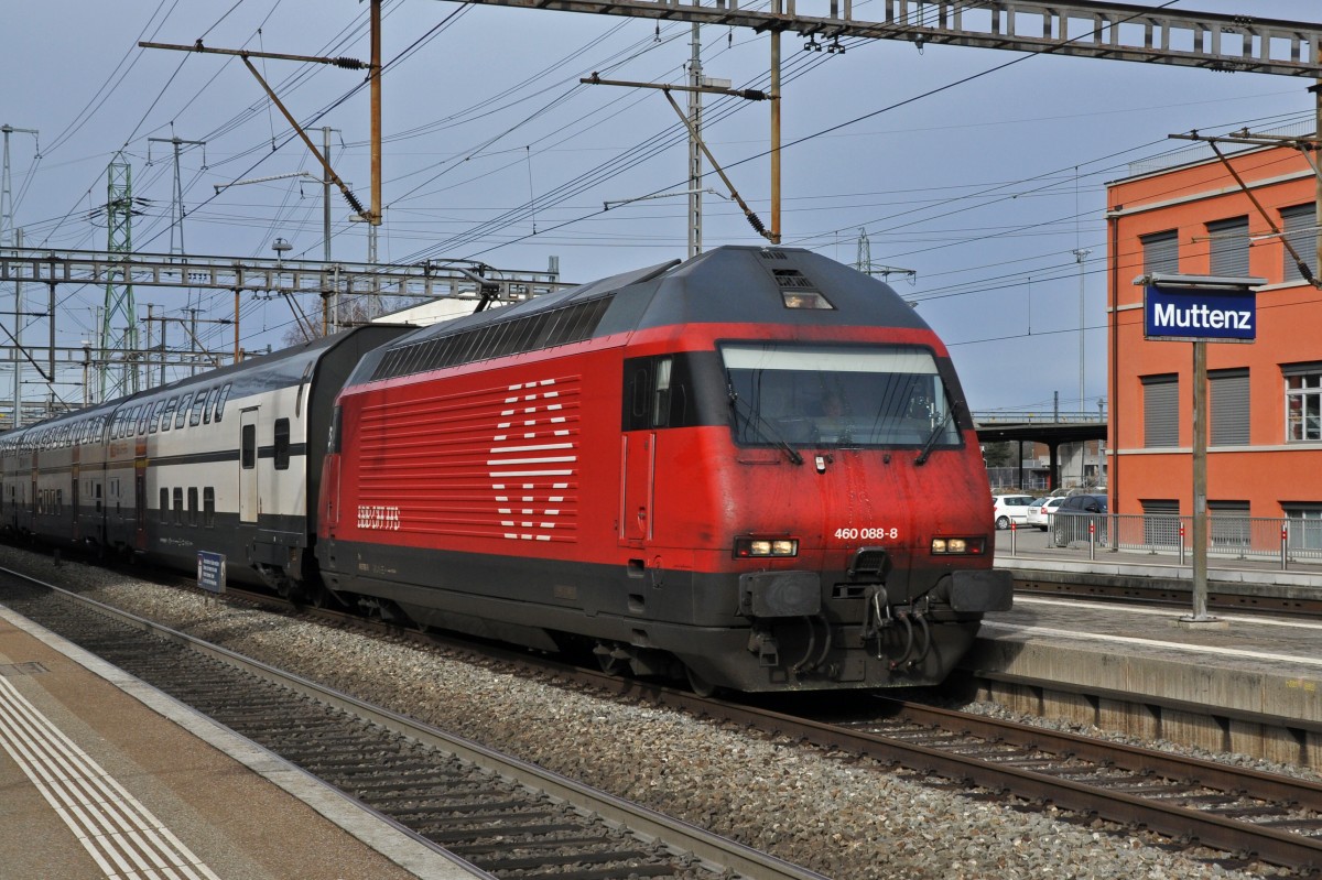 Re 460 088-8 durchfährt den Bahnhof Muttenz. Die Aufnahme stammt vom 14.02.2014.