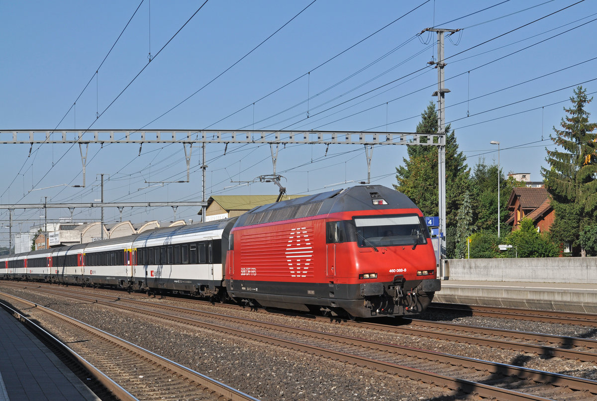 Re 460 088-8 durchfährt den Bahnhof Rothrist. Die Aufnahme stammt vom 25.08.2016.