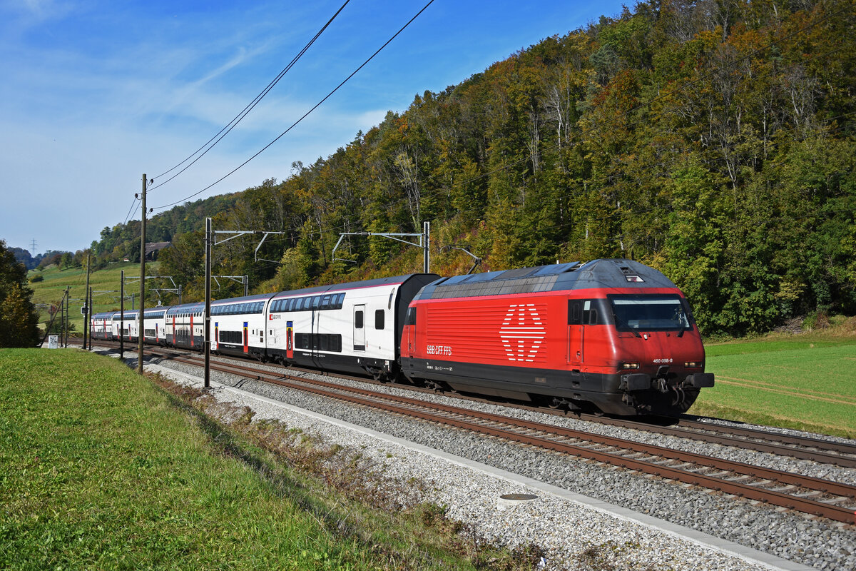 Re 460 088-8 fährt Richtung Bahnhof Tecknau. Die Aufnahme stammt vom 18.10.2021.