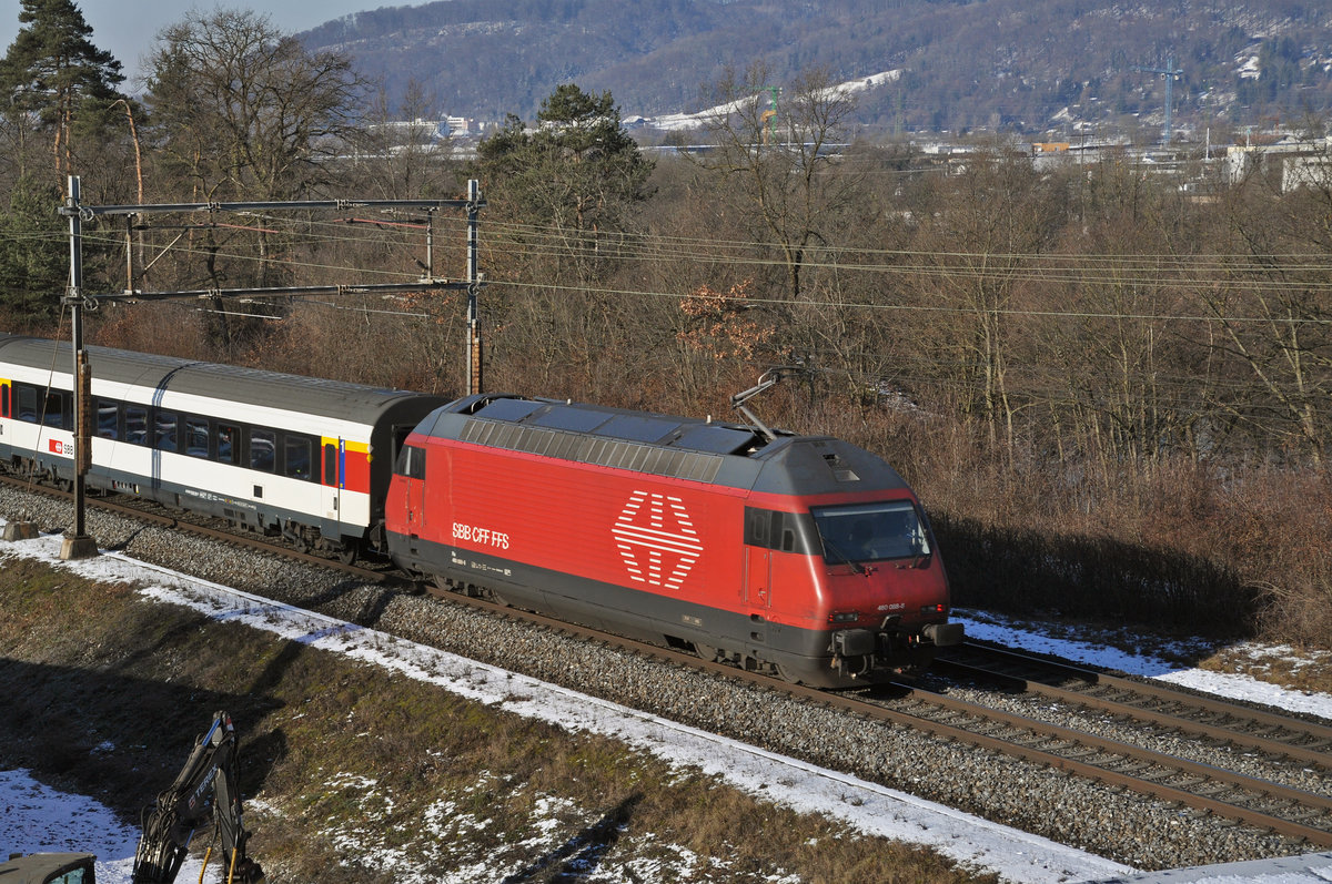 Re 460 088-8 hat den Bahnhof Kaiseraugst durchfahren und fährt Richtung Bahnhof Rheinfelden. Die Aufnahme stammt vom 06.01.2017.