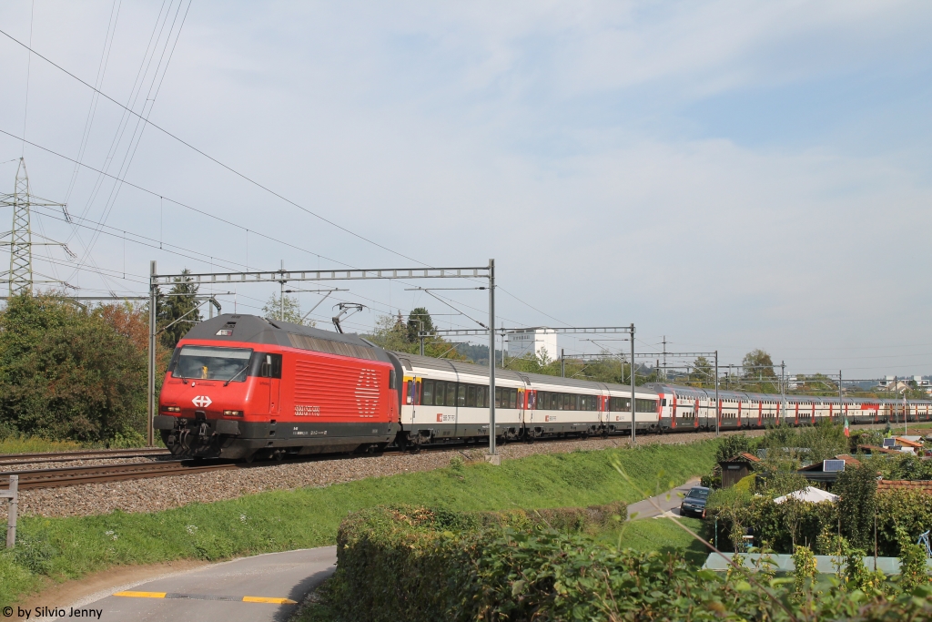 Re 460 090 ''Goffersberg'' (und die nicht sichtbare Re 460 053-2 ''Suhrenthal'') am 21.9.2018 bei der Tössmühle (Winterthur) als IC 816 nach Brig