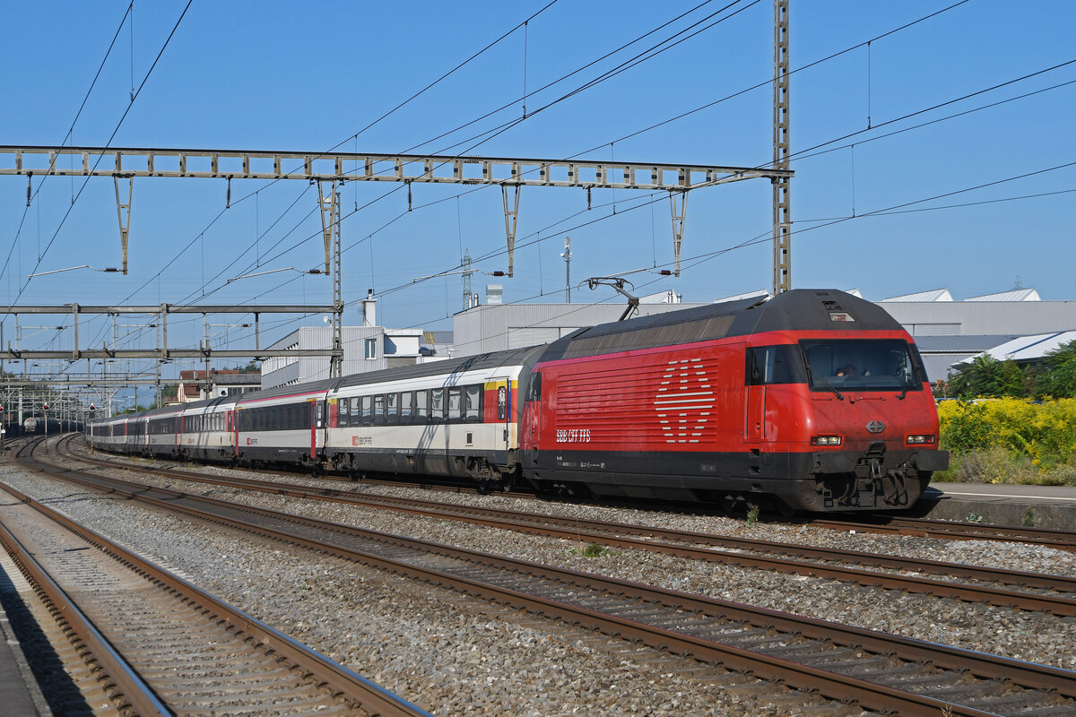 Re 460 091-2 durchfährt am 22.08.2023 den Bahnhof Rupperswil.