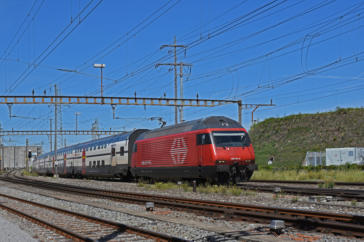 Re 460 091-2 durchfährt den Bahnhof Pratteln. Die Aufnahme stammt vom 08.07.2020.