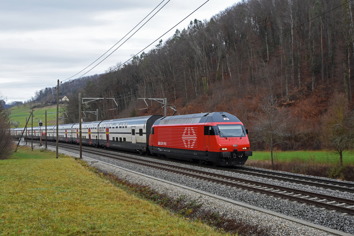 Re 460 092-0 fährt Richtung Bahnhof Tecknau. Die Aufnahme stammt vom 23.12.2020.