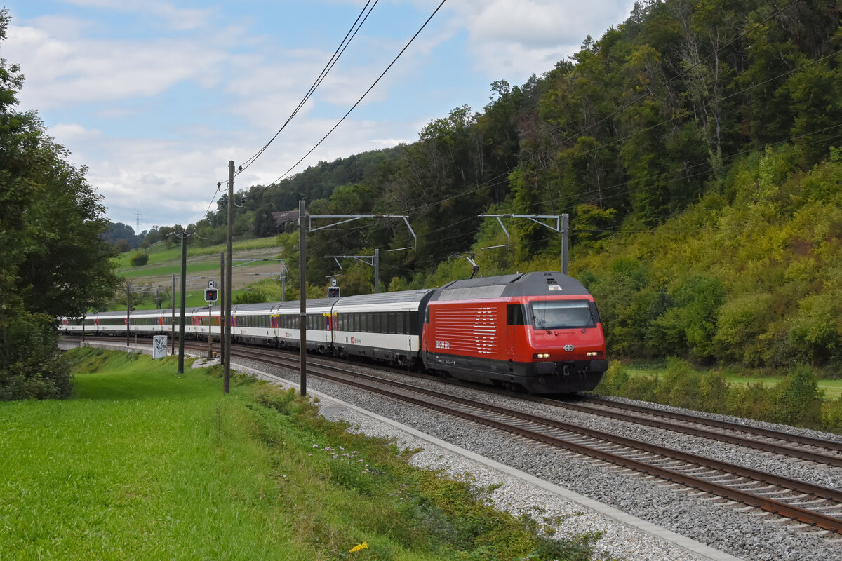 Re 460 093-8 fährt am 20.09.2022 Richtung Bahnhof Tecknau.