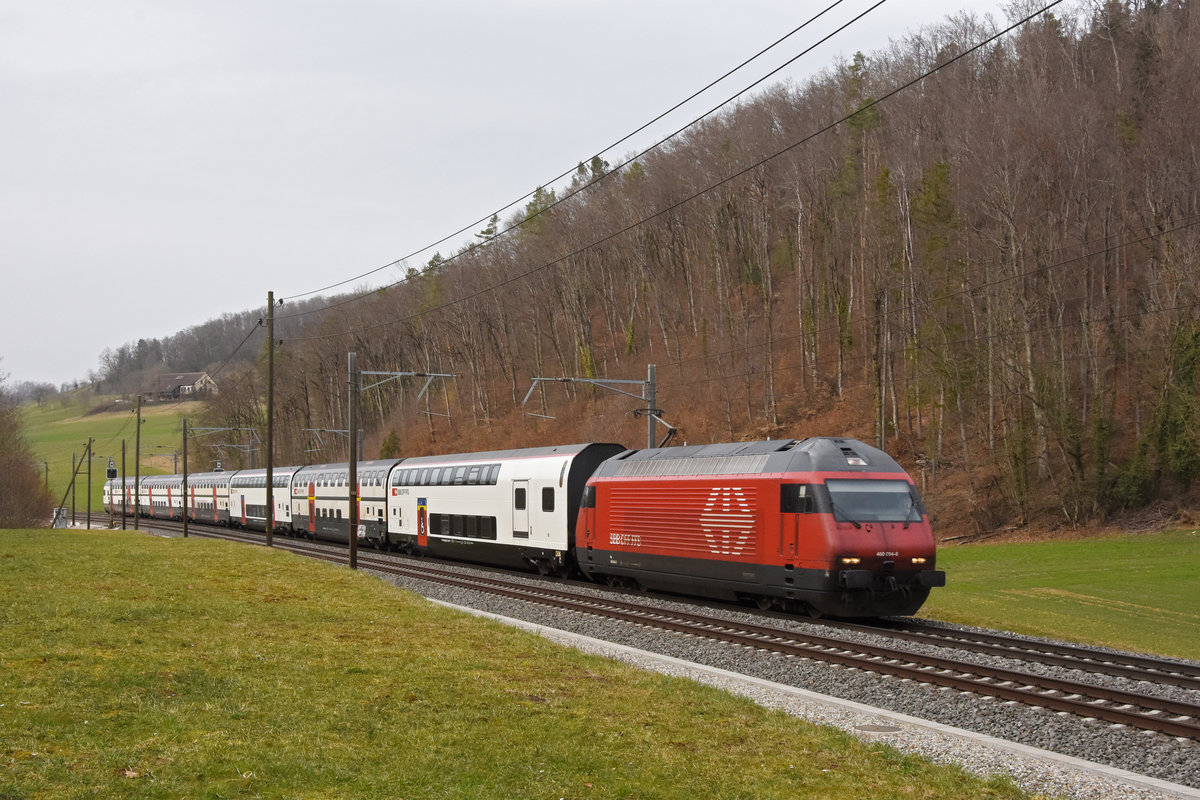 Re 460 094-6 fährt Richtung Bahnhof Tecknau. Die Aufnahme stammt vom 26.02.2021.