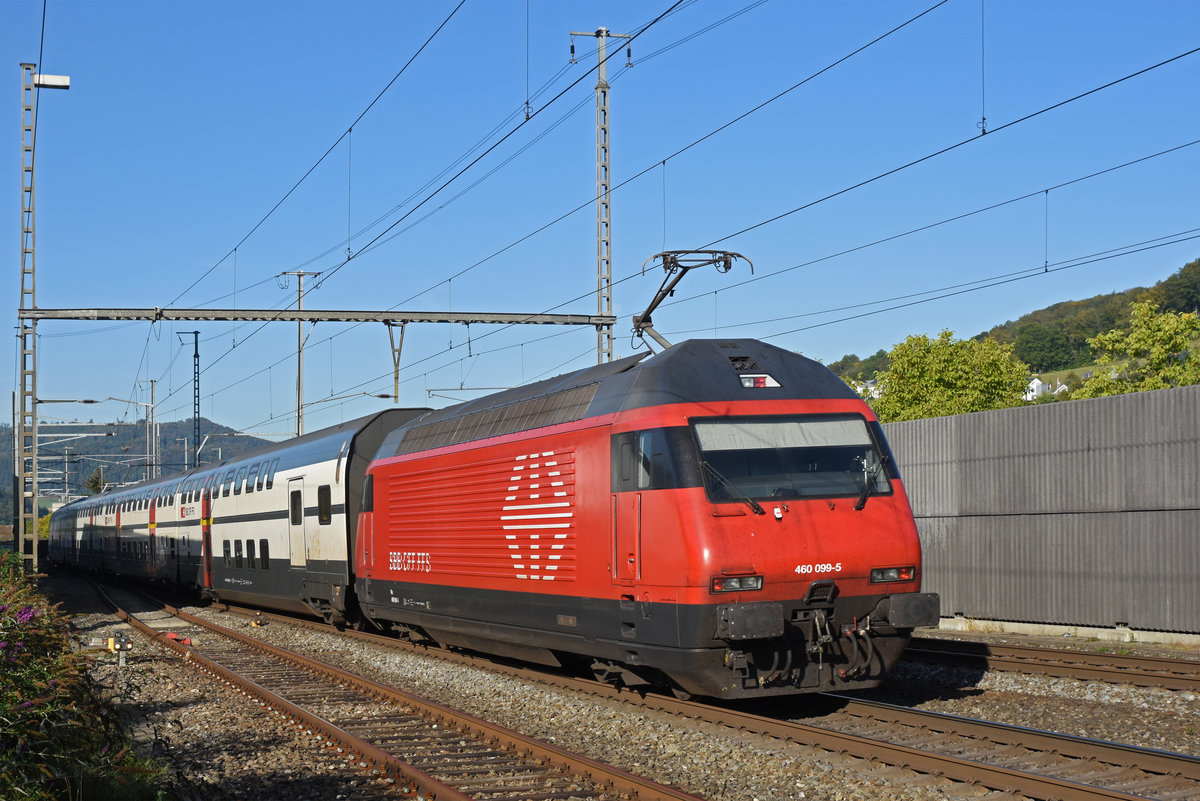 Re 460 099-5 durchfährt den Bahnhof Gelterkinden. Die Aufnahme stammt vom 17.09.2019.