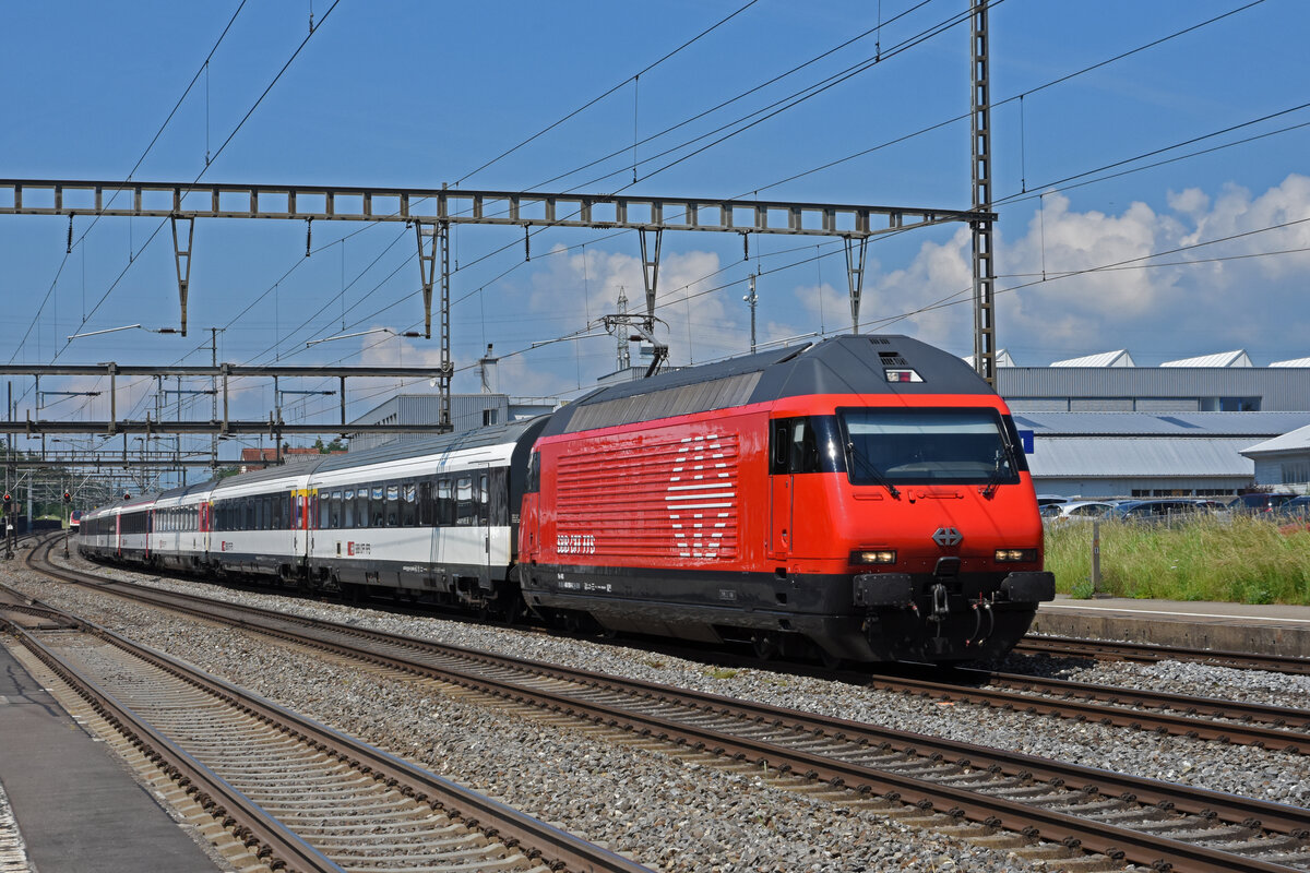 Re 460 099-5 durchfährt den Bahnhof Rupperswil. Die Aufnahme stammt vom 10.06.2021.