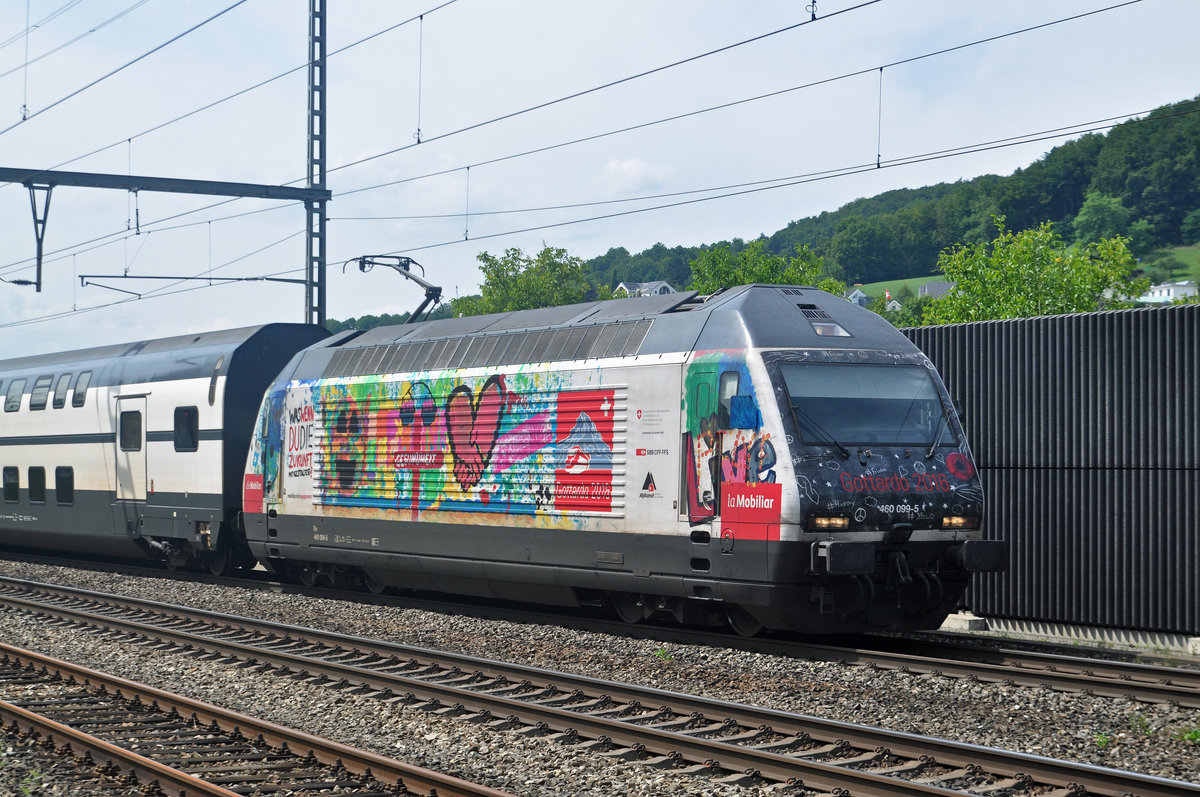 Re 460 099-5, mit der Mobiliar/Gottardo 2016 Werbung durchfährt den Bahnhof Gelterkinden. Die Aufnahme stammt vom 16.08.2017.